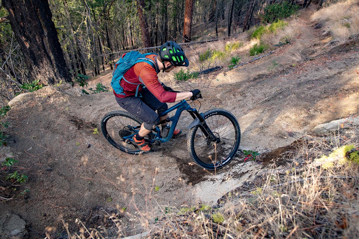 Cannondale Habit (steep turn)